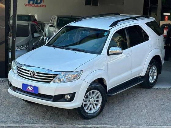 TOYOTA HILUX 2.7 SR 4X2 CD 16V FLEX 4P AUTOMÁTICO TOYOTA HILUX 2.7 SR 4X2 CD 16V FLEX 4P AUTOMÁTICO